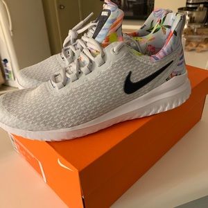 BRAND NEW, NEVER WORN: Nike running shoes